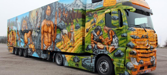 Oche Alaaf:   Mercedes-Benz Actros mit Sonderlackierung: Ein Mercedes-Benz Actros 1845 ist der Blickfang des  Aachener Karnevalsumzugs 