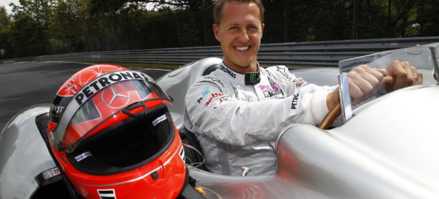 24h-Rennen auf dem Nürburgring: Schumi fährt im Silberpfeil vorweg: Formel 1-Rekordweltmeister Michael Schumacher fährt im Vorfeld des 24h-Rennens am 19. Mai auf dem Nürburgring mit 2011er Mercedes-F1-Silberfpeil