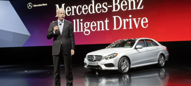 Detroit: Präsentation der neuen Mercedes E-Klasse mit Diane Krüger, Joshua Jackson und Bruce Hornsby: Weltpremiere der neuen E-Klasse: Startschuss für Produktoffensive 2013 in Detroit - alle 5 Varianten auf der Bühne