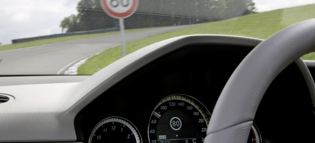 Geschwindigkeitslimit-Assistent: Elektronische Bildverarbeitung erkennt Temposchilder beim Vorbeifahren