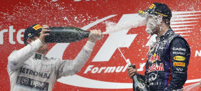 Bild des Tages: Was war denn da los, Herr Rosberg?: Nach dem Indien GP verpasst Rosberg dem Sieger und alten/neuen F1-Weltmeister Sebastian Vettel auf dem Podium die volle Ladung