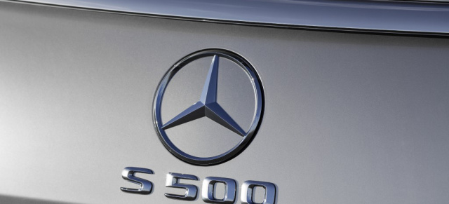 S-Klasse Coupé: Das Typenschild: Stern und Typisierung übereinander angeordnet